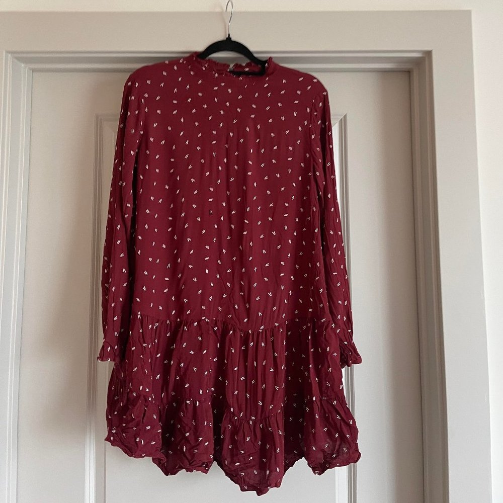 Ann Taylor LOFT red speckled high neck shirt (M)